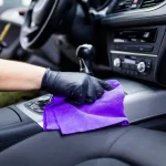 kuinka-puhdistaa-auton-sisatila-kotona-ammattituotteista-kansansalaisuuksiin.webp.webp